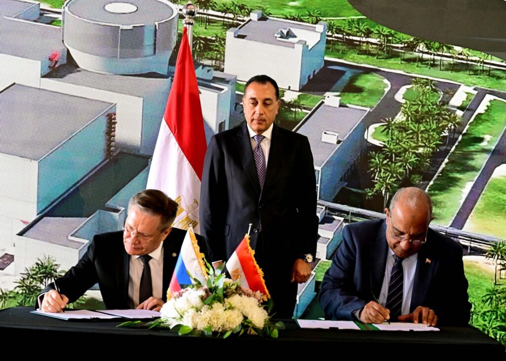 مدبولي يشهد توقيع أمر شراء الوقود النووي لمحطة الضبعة