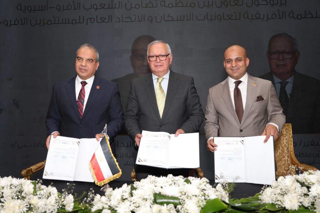 “العرابي” و “البارودي” يوقعان برتوكول تعاون لدعم الإسكان التعاوني والتنمية العمرانية في أفريقيا وآسيا