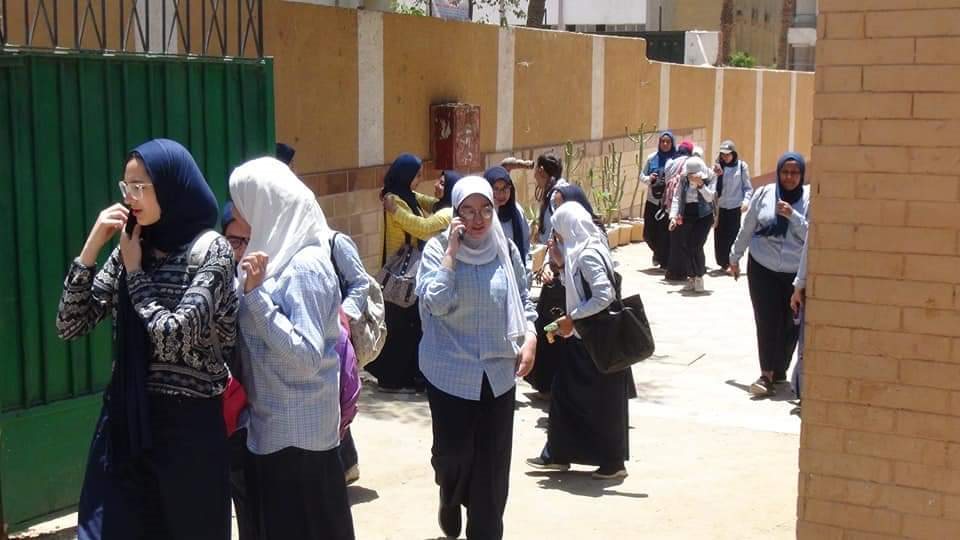 طلاب الثانوية العامة: الفيزياء أصعب من المتوقع والتاريخ من مستوى الطالب المتوسط