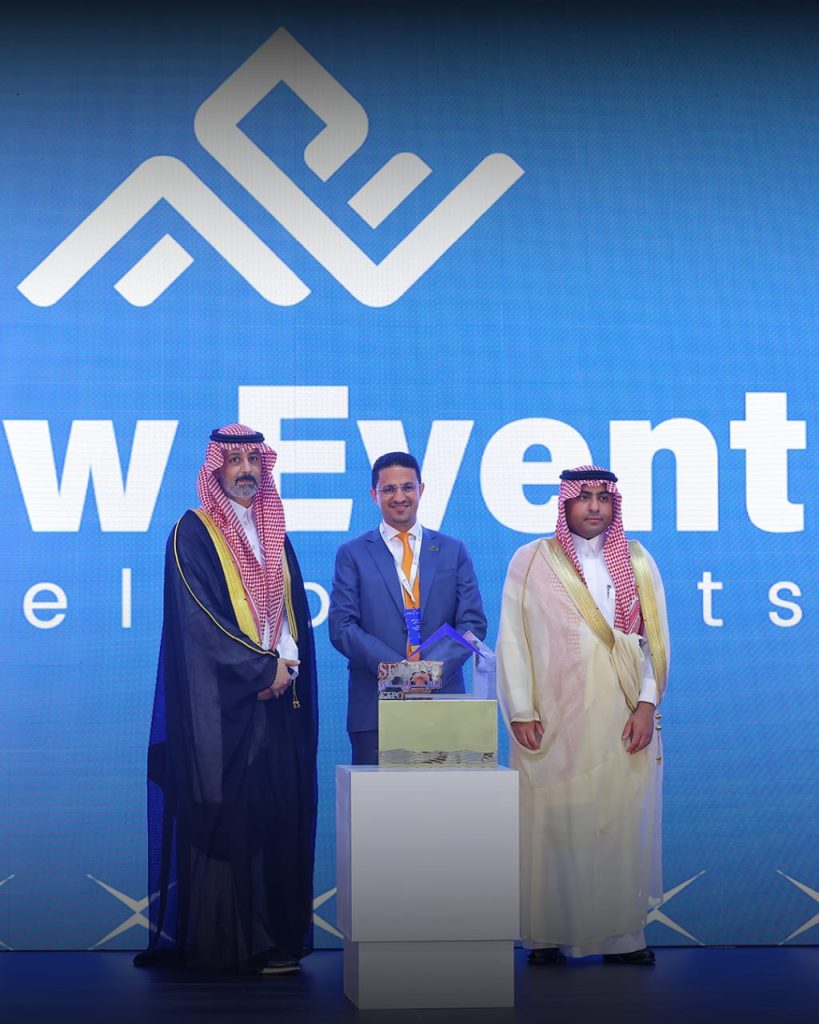 تكريم الدكتور حميد الرجوي رئيس مجلس إدارة «نيو إيفنت للتطوير» تقديرًا لدوره في دعم التنمية العمرانية